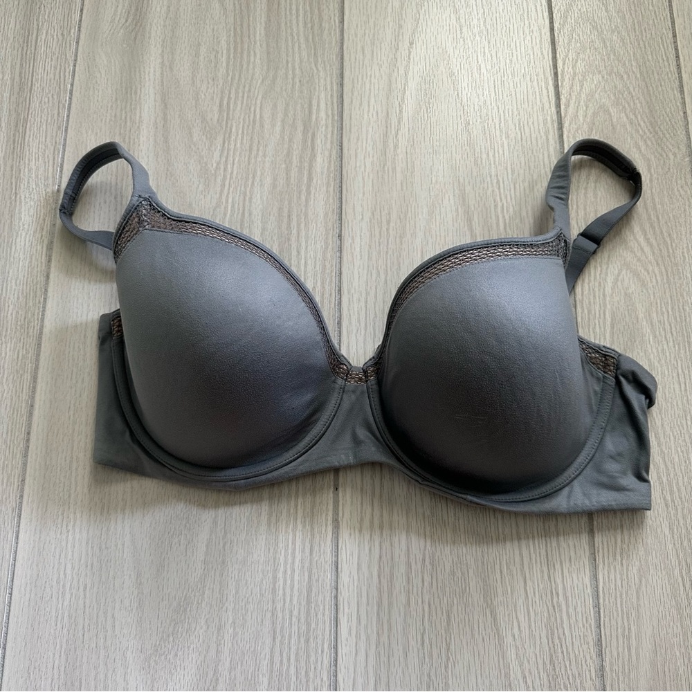 38DDD Victoria Secret bra - body by Victoria lined Demi Gray/green